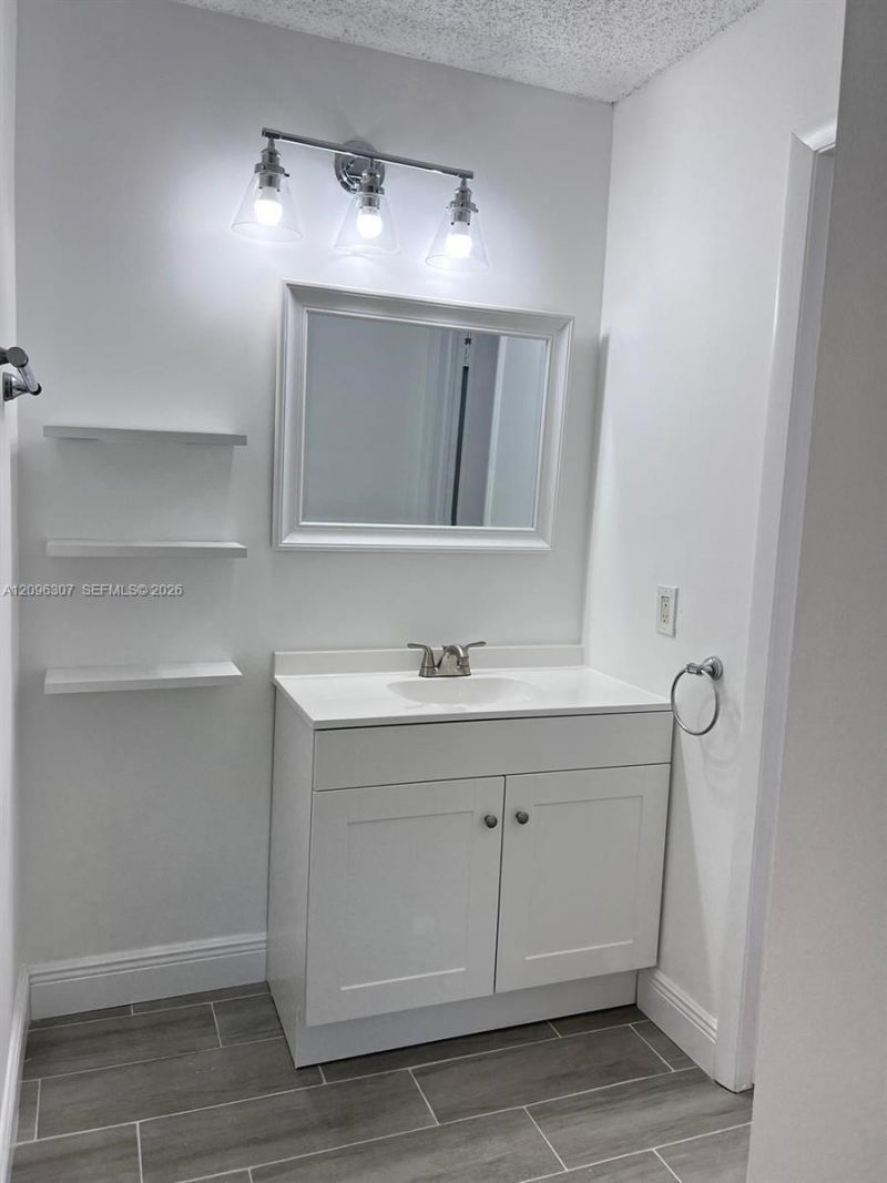 19055 NW 62nd Ave, Unit 111, Hialeah, FL 33015 Photo