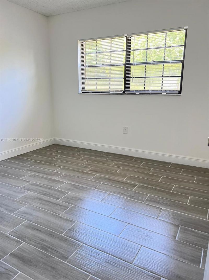 19055 NW 62nd Ave, Unit 111, Hialeah, FL 33015 Photo