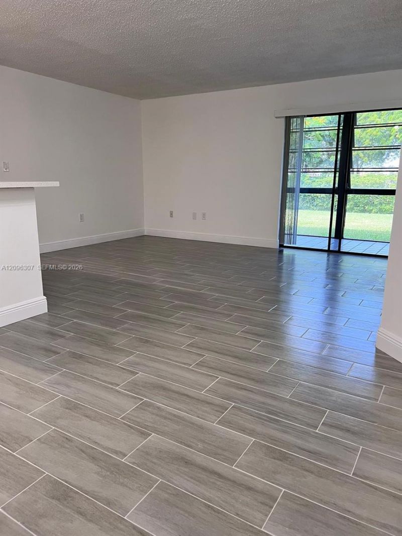 19055 NW 62nd Ave, Unit 111, Hialeah, FL 33015 Photo