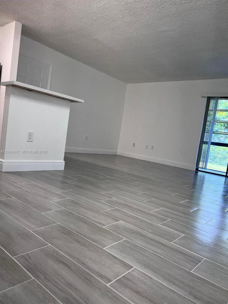 19055 NW 62nd Ave, Unit 111, Hialeah, FL 33015 Photo