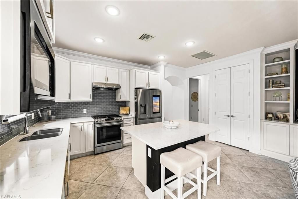 7670 Jacaranda Ln, Naples, FL 34114 Photo