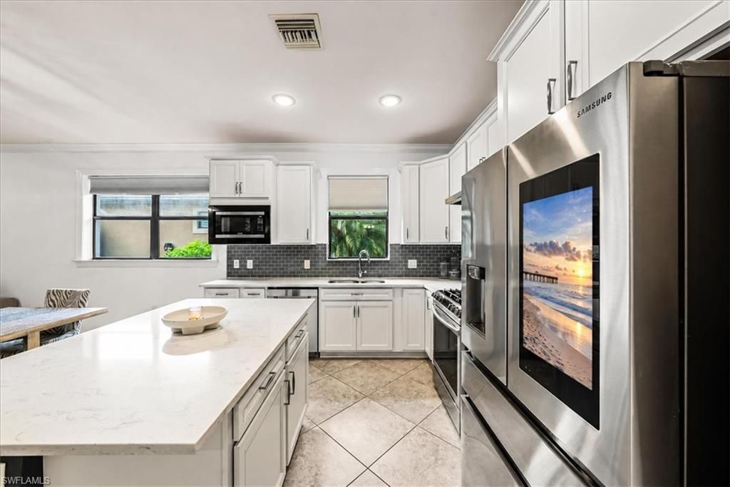 7670 Jacaranda Ln, Naples, FL 34114 Photo