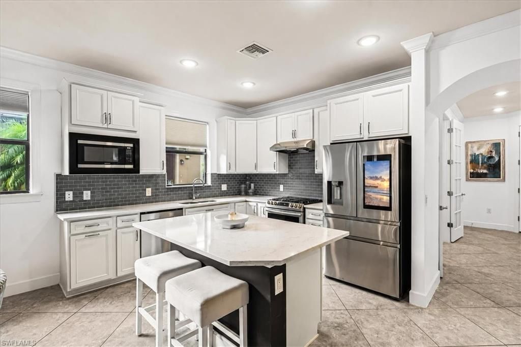 7670 Jacaranda Ln, Naples, FL 34114 Photo