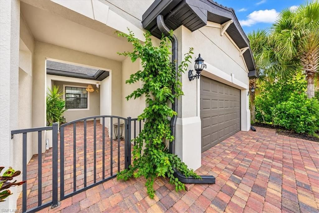 7670 Jacaranda Ln, Naples, FL 34114 Photo