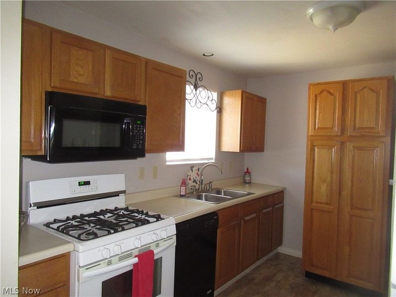 295 Carriage Lane, Canfield, OH 44406 Photo 8