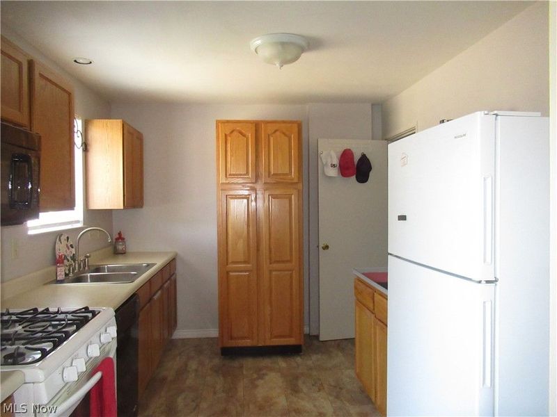 295 Carriage Lane, Canfield, OH 44406 Photo 9