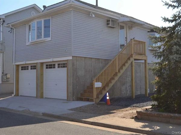 172 Sportsmans Avenue , Freeport, NY 11520
