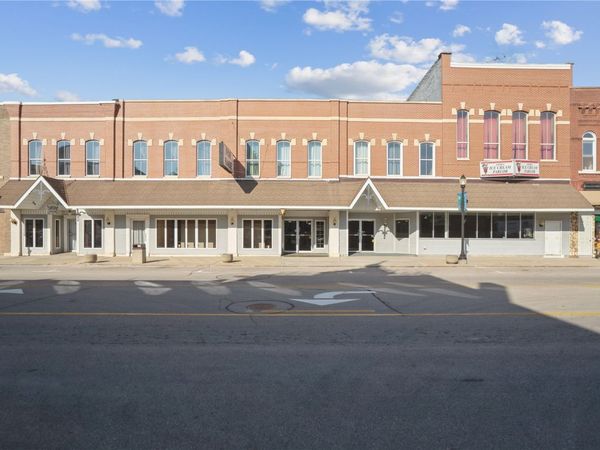 107 S Franklin St , Manchester, IA 52057