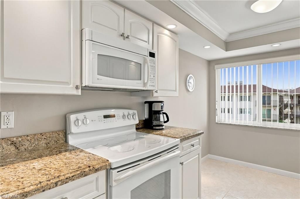 3410 Gulf Shore Blvd N, Unit 304, Naples, FL 34103 Photo