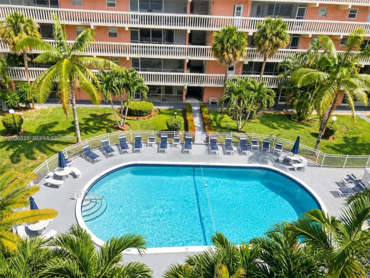 180 NE 12th Ave , Unit 16E, Hallandale Beach, FL 33009 Photo