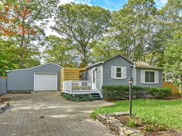 31 East Street , Flanders, NY 11901