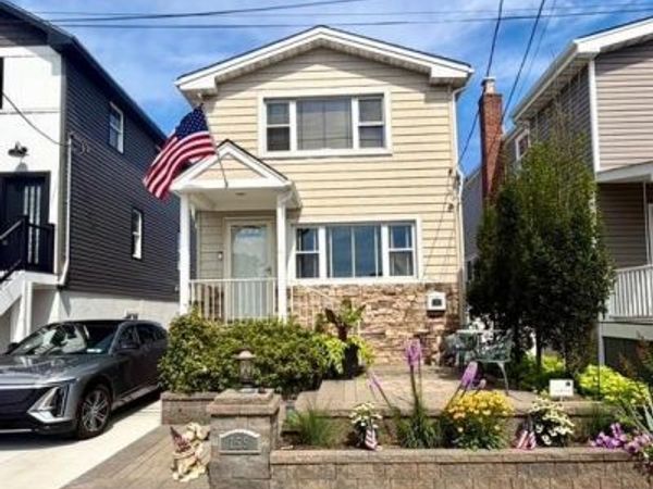 159 Sportsman Avenue , Freeport, NY 11520