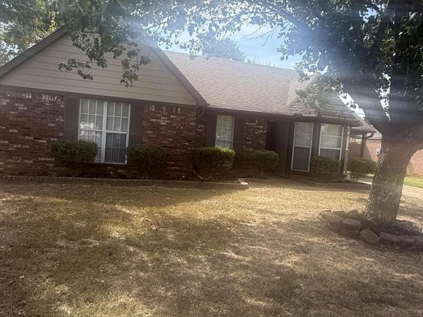 10113 S Oak Run Drive, Olive Branch, MS 38654
