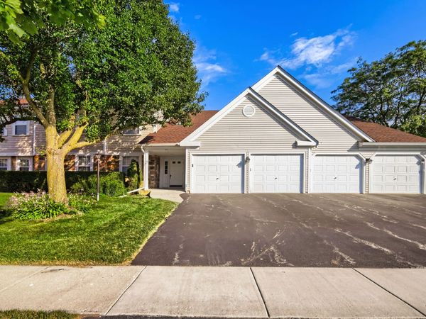 75 LARCH Court , Unit Z1, Schaumburg, IL 60193