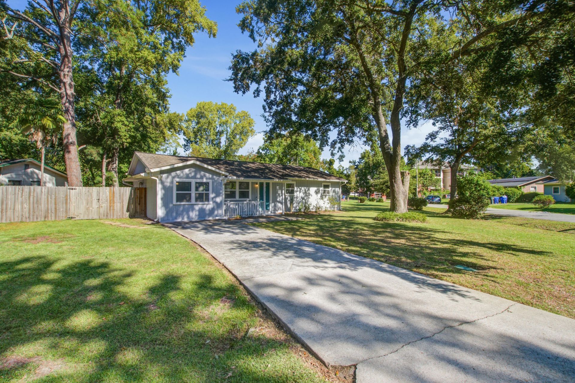 1021 Locksley Drive Photo 4