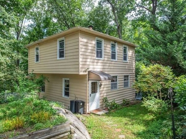 19 Skyland Ave, Wanaque, NJ 07420