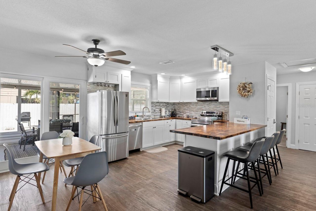 8404 43rd Avenue Terrace W, Bradenton, FL 34209 Photo
