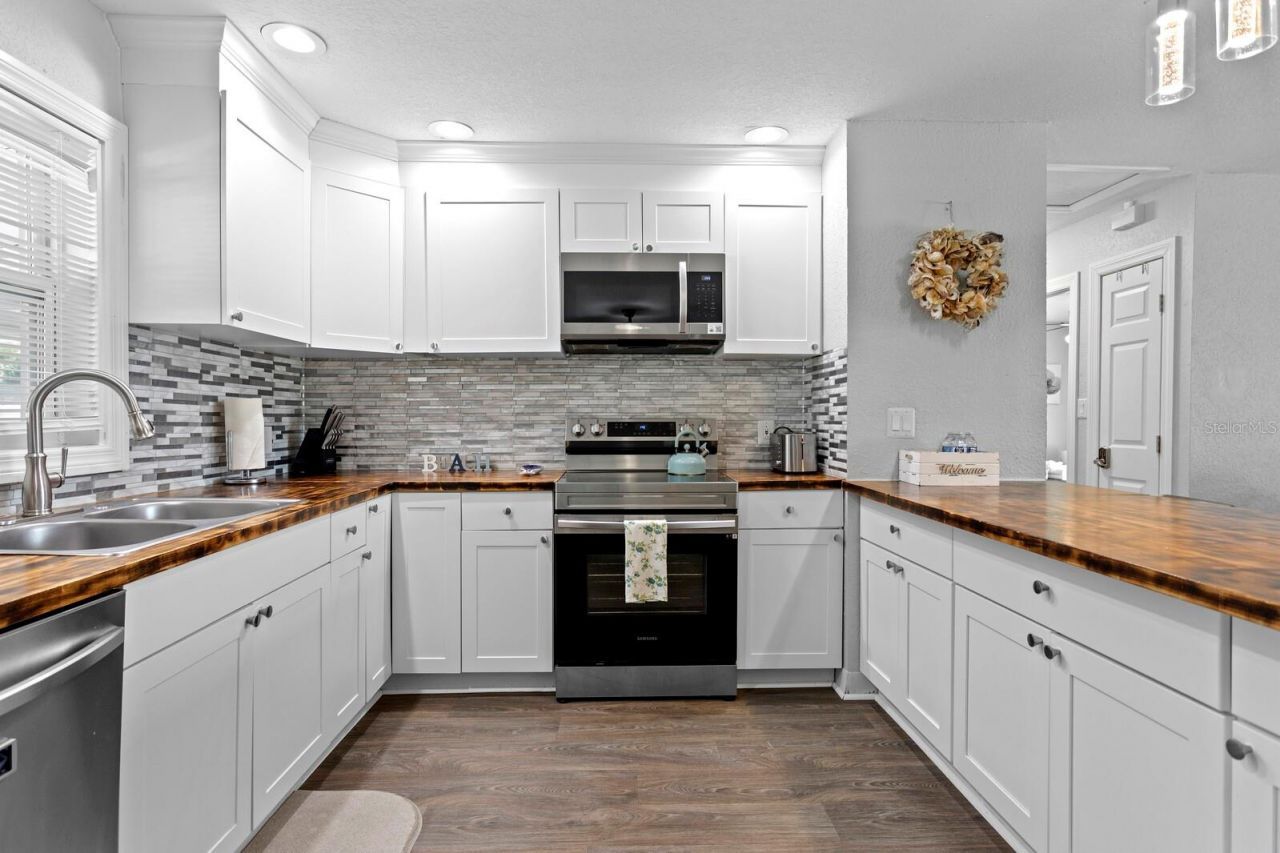 8404 43rd Avenue Terrace W, Bradenton, FL 34209 Photo