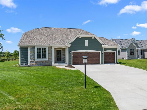 W251N2399 Valleyview Cir, Pewaukee, WI 53072