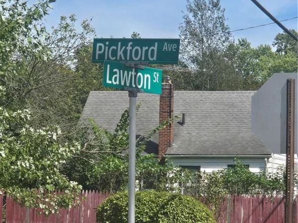 1088 Pickford, Akron, OH 44320