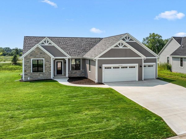 W251N2413 Valleyview Cir, Pewaukee, WI 53072