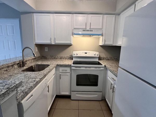 700 EXECUTIVE CENTER Drive, Unit 211, West Palm Beach, FL 33401