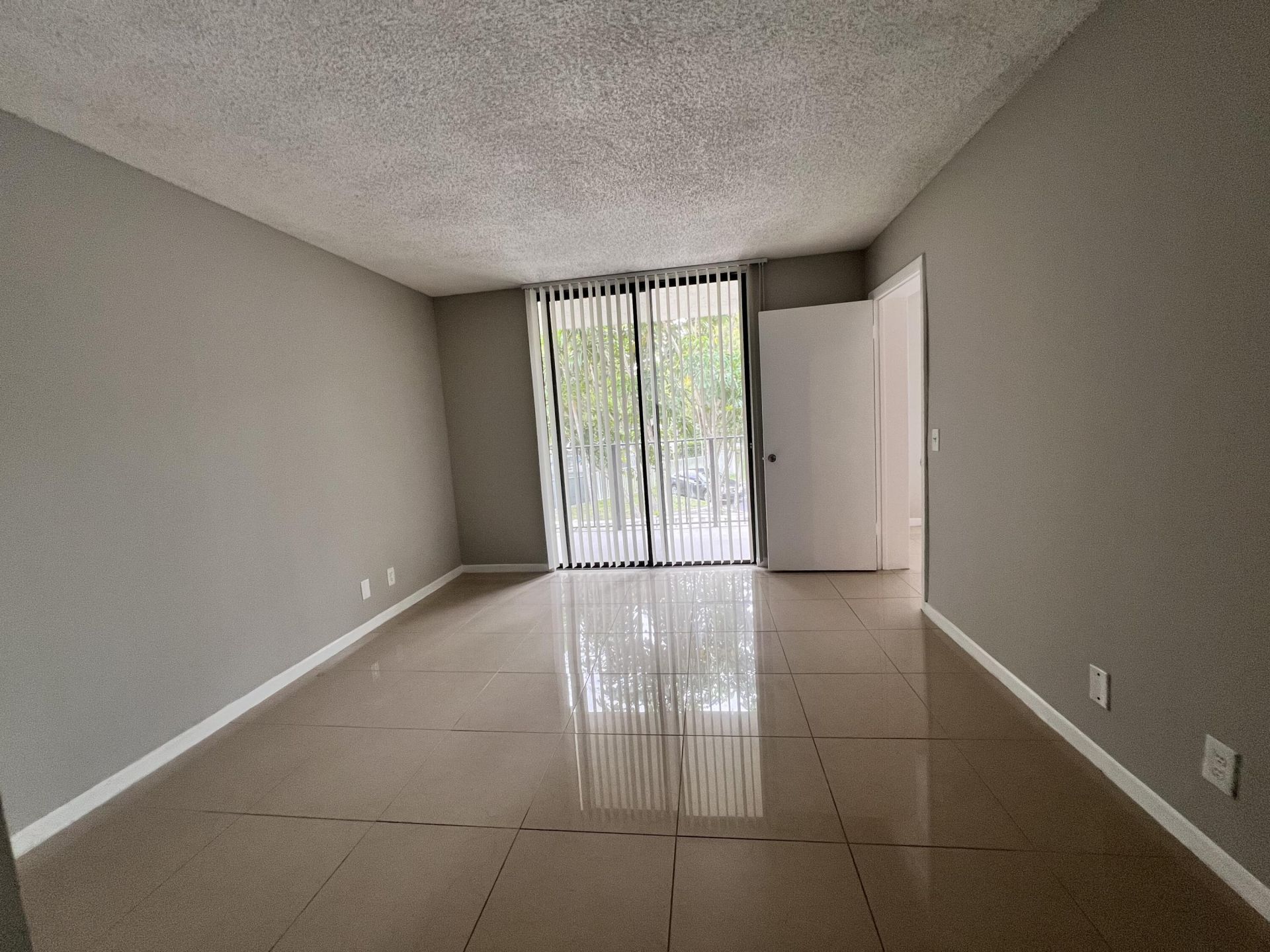 700 Executive Center Drive, Unit 211, West Palm Beach, FL 33401 Photo