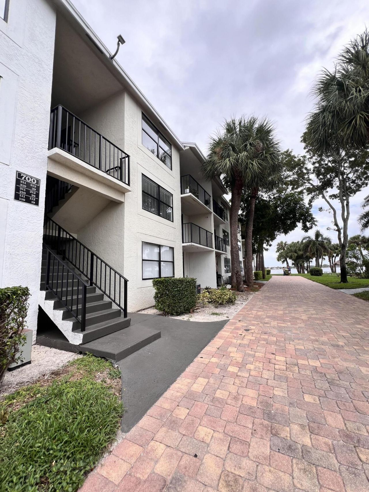 700 Executive Center Drive, Unit 211, West Palm Beach, FL 33401 Photo