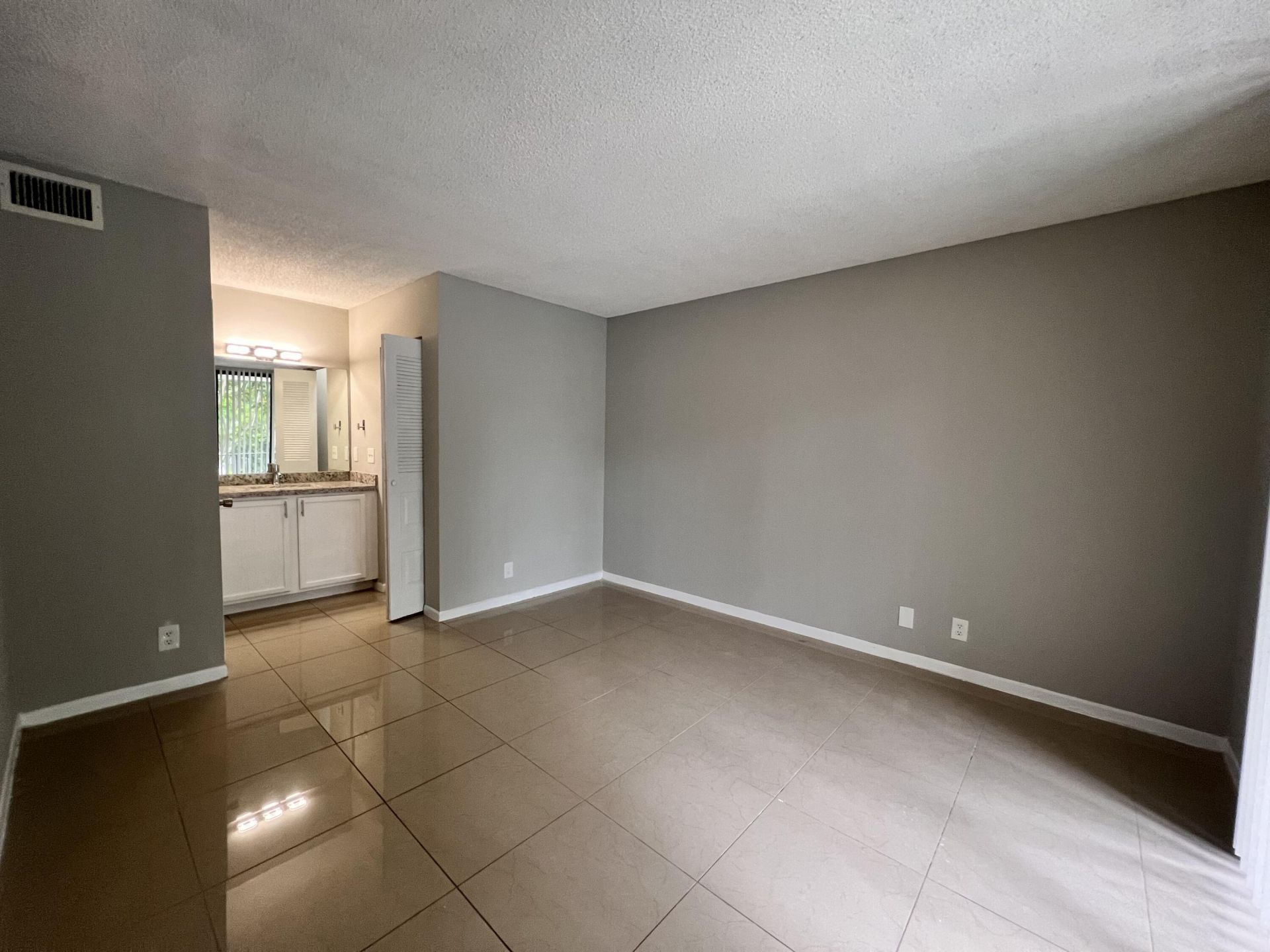 700 Executive Center Drive, Unit 211, West Palm Beach, FL 33401 Photo