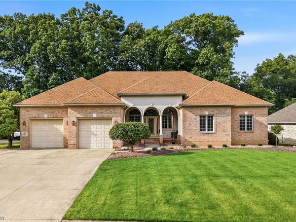 40 White Oak Court , Canfield, OH 44406