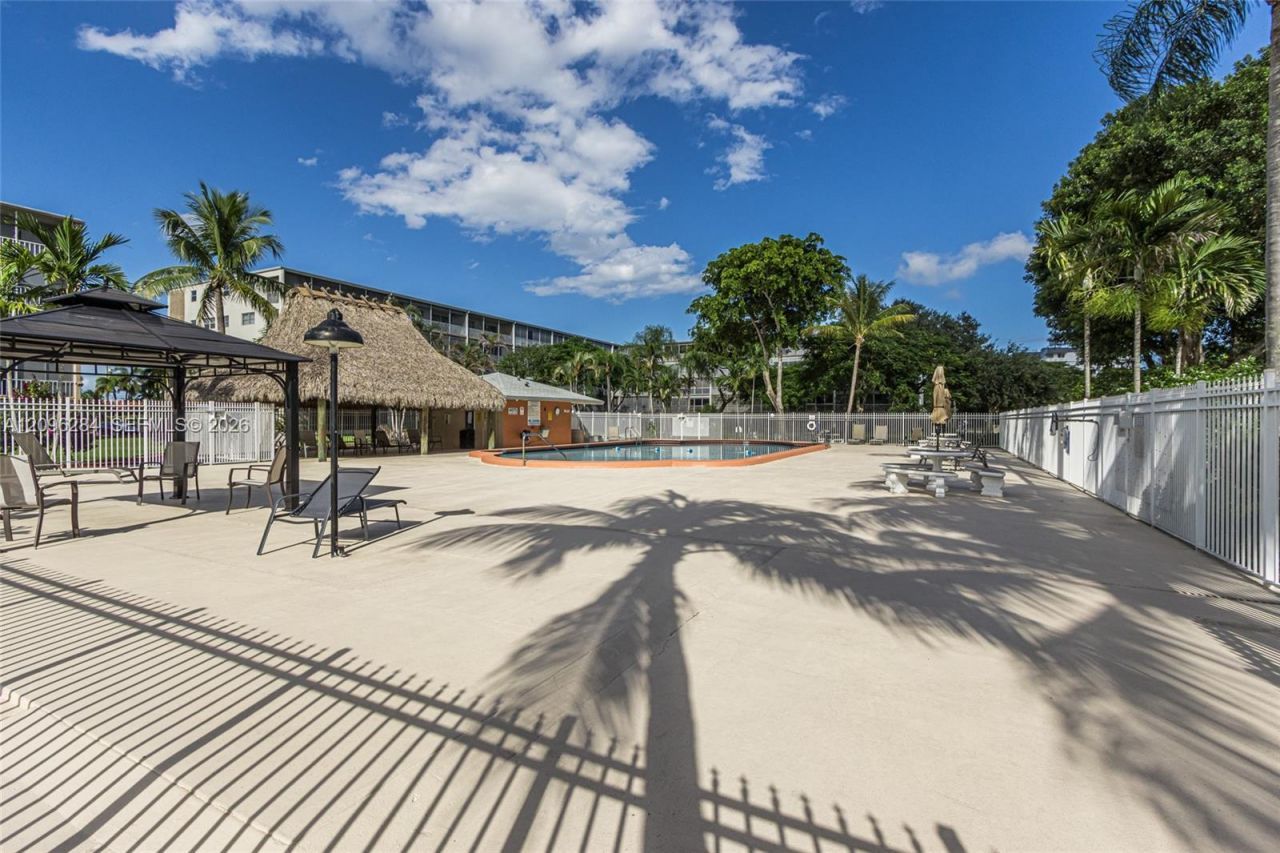 4700 Washington St , Unit 502, Hollywood, FL 33021 Photo