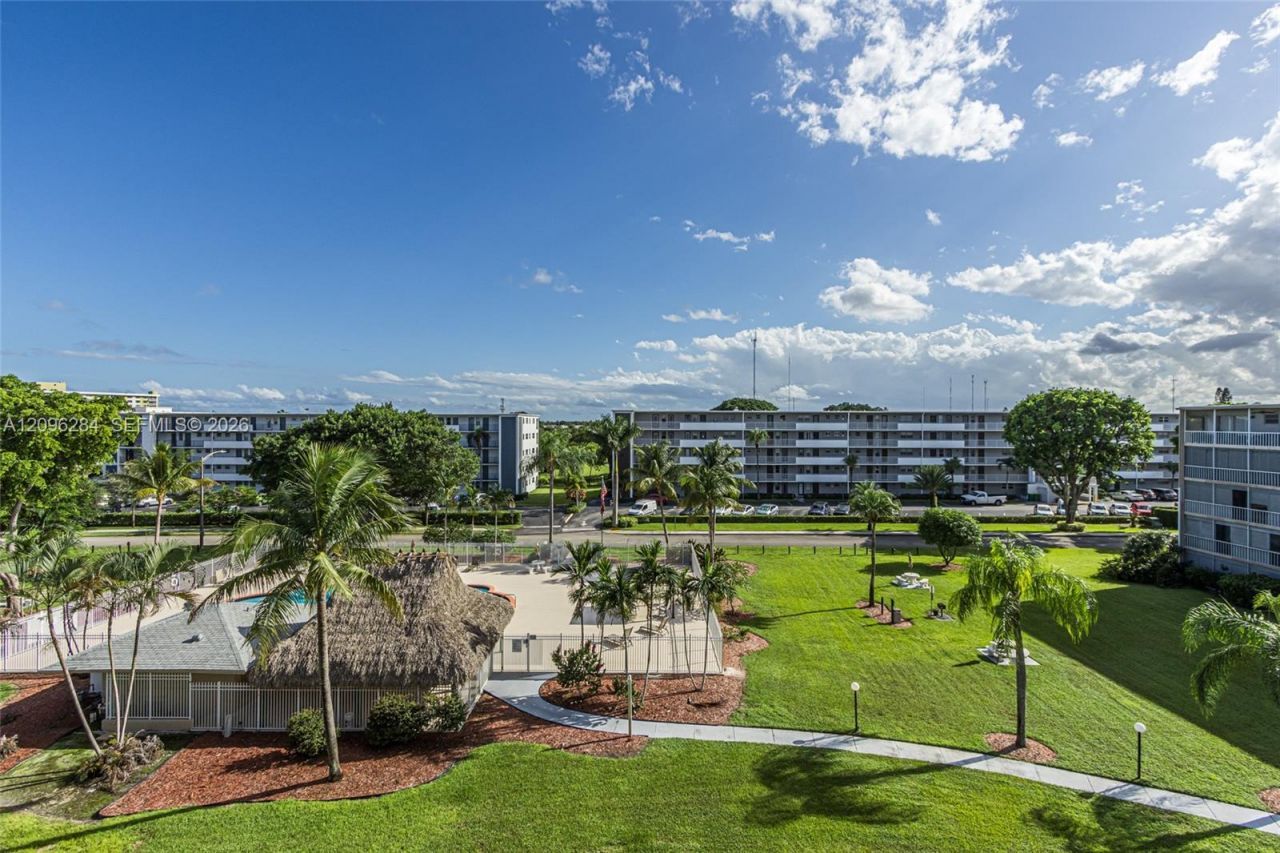 4700 Washington St , Unit 502, Hollywood, FL 33021 Photo