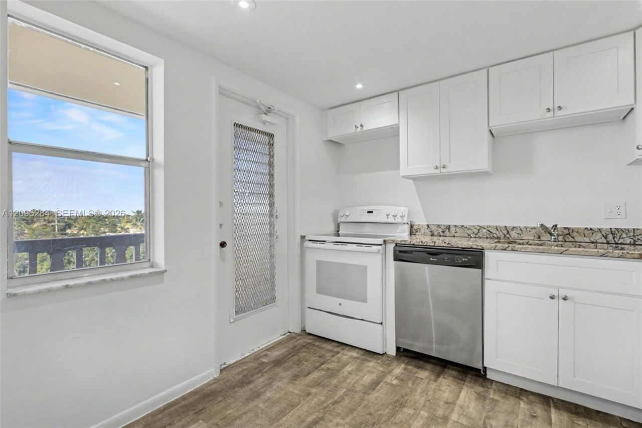 4700 Washington St , Unit 502, Hollywood, FL 33021 Photo