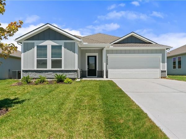 21300 Cleveland Street, Spring Hill, KS 66083