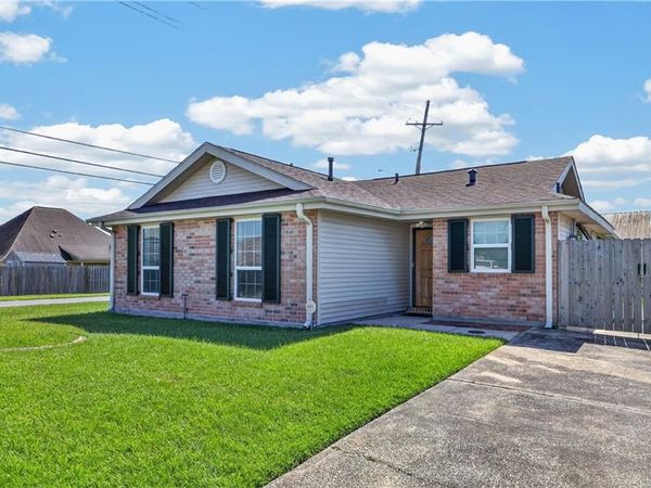 2701 BAYOU LOURS Court , Marrero, LA 70072