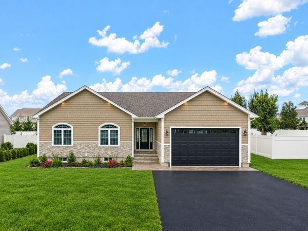 111 Farland Cir, New Bedford, MA 02745