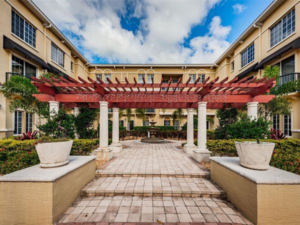 5215 BEACH BREEZE COURT , Unit 5215, TAMPA, FL 33609