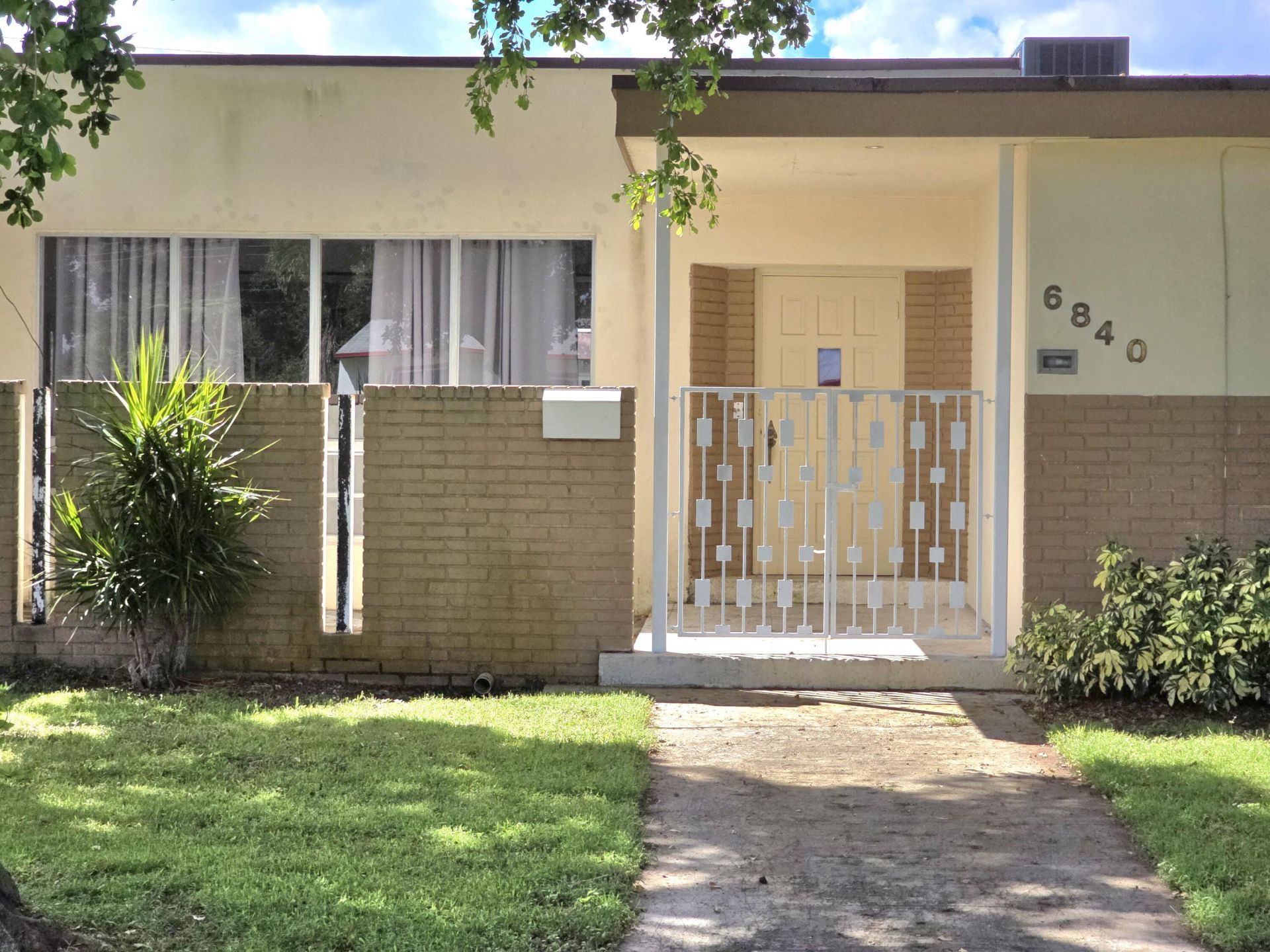 6840 SW 16th Street, Pembroke Pines, FL 33023 Photo