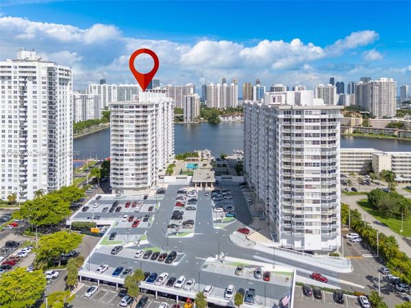 18071 Biscayne Blvd , Unit 303, Aventura, FL 33160
