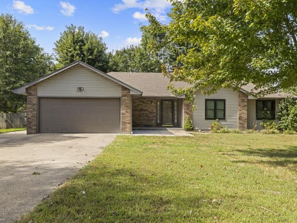 4049 S Tipperary Avenue , Rogersville, MO 65742