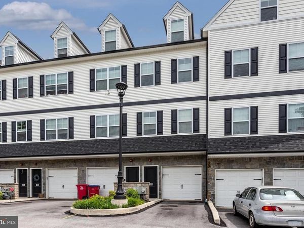 105 COLWELL LANE , CONSHOHOCKEN, PA 19428
