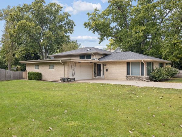 652 S Poplar Avenue , Elmhurst, IL 60126