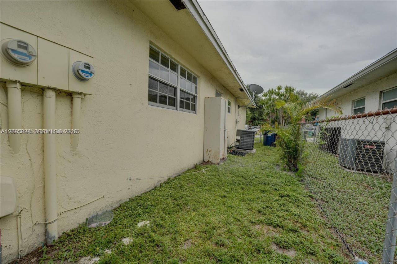 2403 SW 58th Mnr , Unit 1, Fort Lauderdale, FL 33312 Photo
