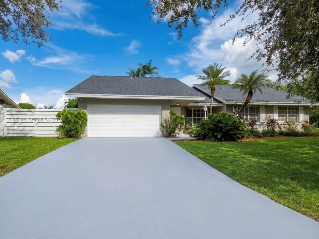 14863 SW 152nd Pl, Miami, FL 33196 Photo