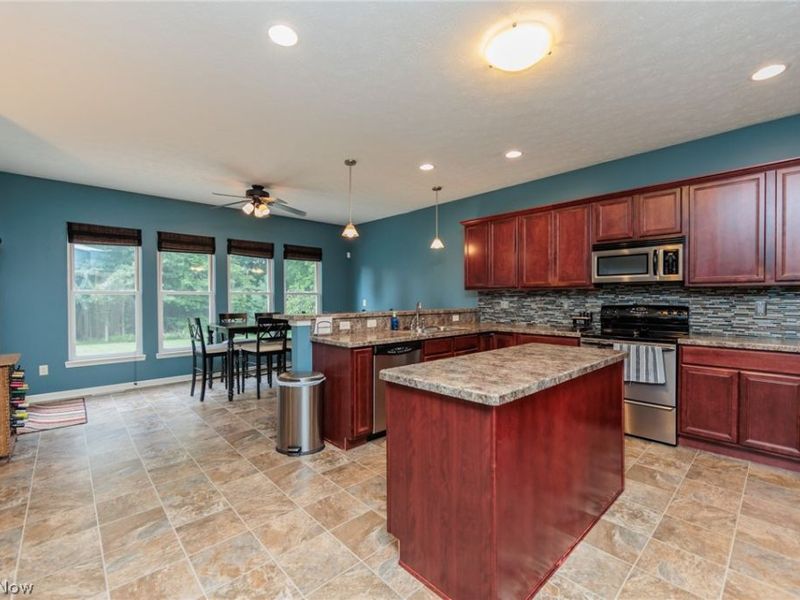 27078 Waterside Drive, Olmsted Township, OH 44138 Photo 12