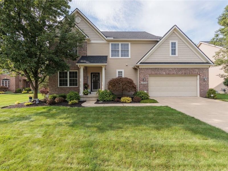 27078 Waterside Drive, Olmsted Township, OH 44138 Photo 2