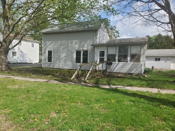 321 E Seminary Avenue , Onarga, IL 60955