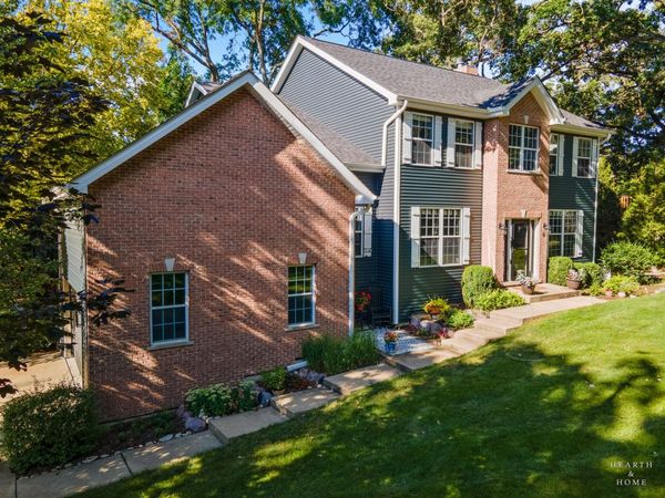 399 Asbury Avenue , Fox River Grove, IL 60021