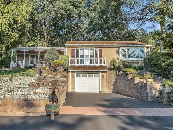 20 Linda Place, Huntington, NY 11743