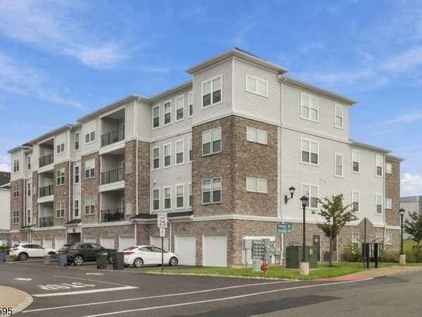 11 Veterans Way, Morris Plains, NJ 07950